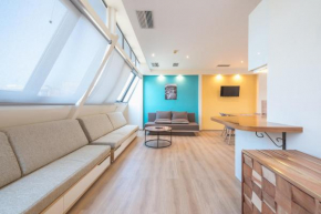 Bright, Stylish studio in the heart of the city